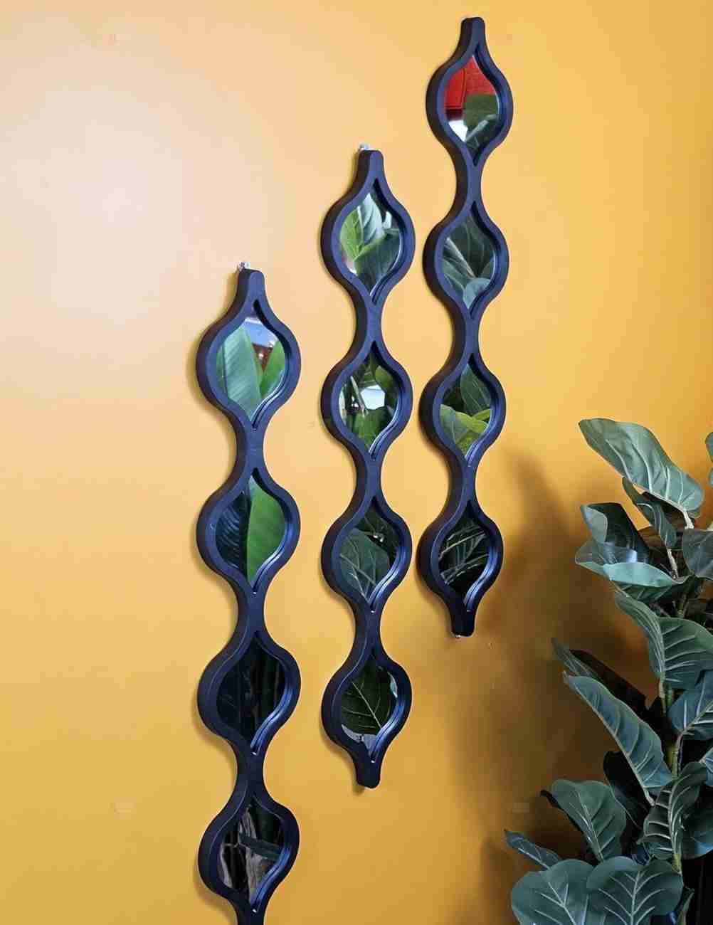 BLACK WALL HANGING MIRRORS (3 PCS)