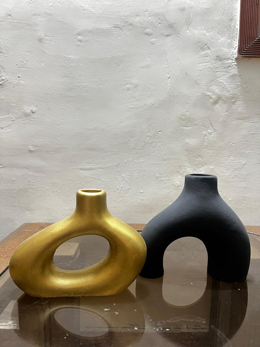 BEAUTIFUL VASES (SET OF 2)