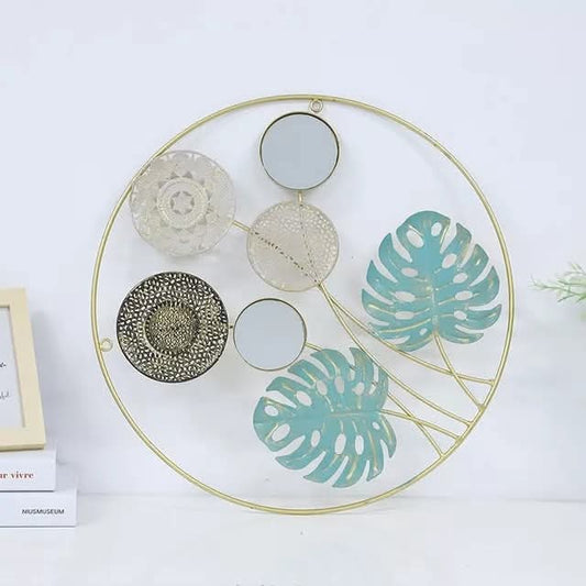 ROUND METALLIC WALL HANGING