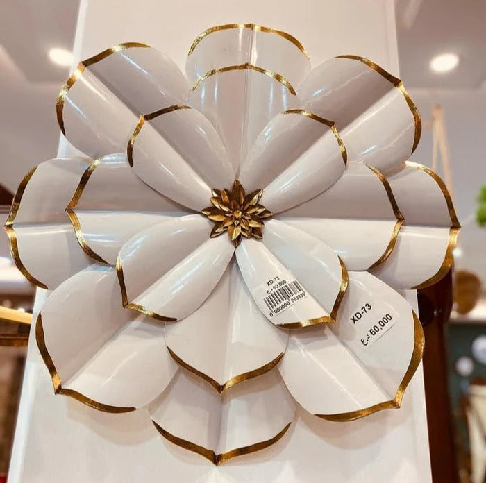 METALLIC FLOWER WALL DECOR