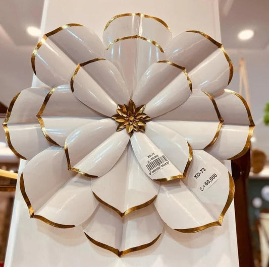 METALLIC FLOWER WALL DECOR