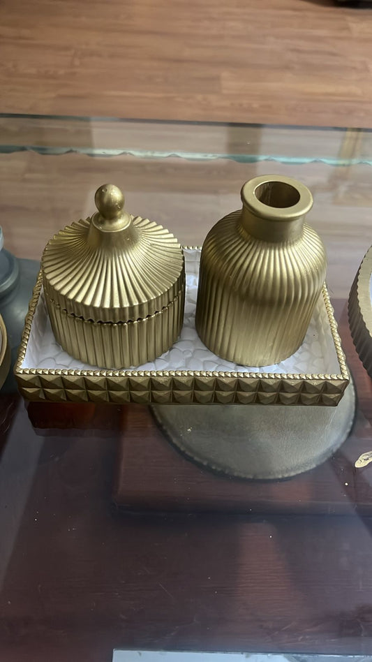 BEAUTIFUL VASES WITH TRAY