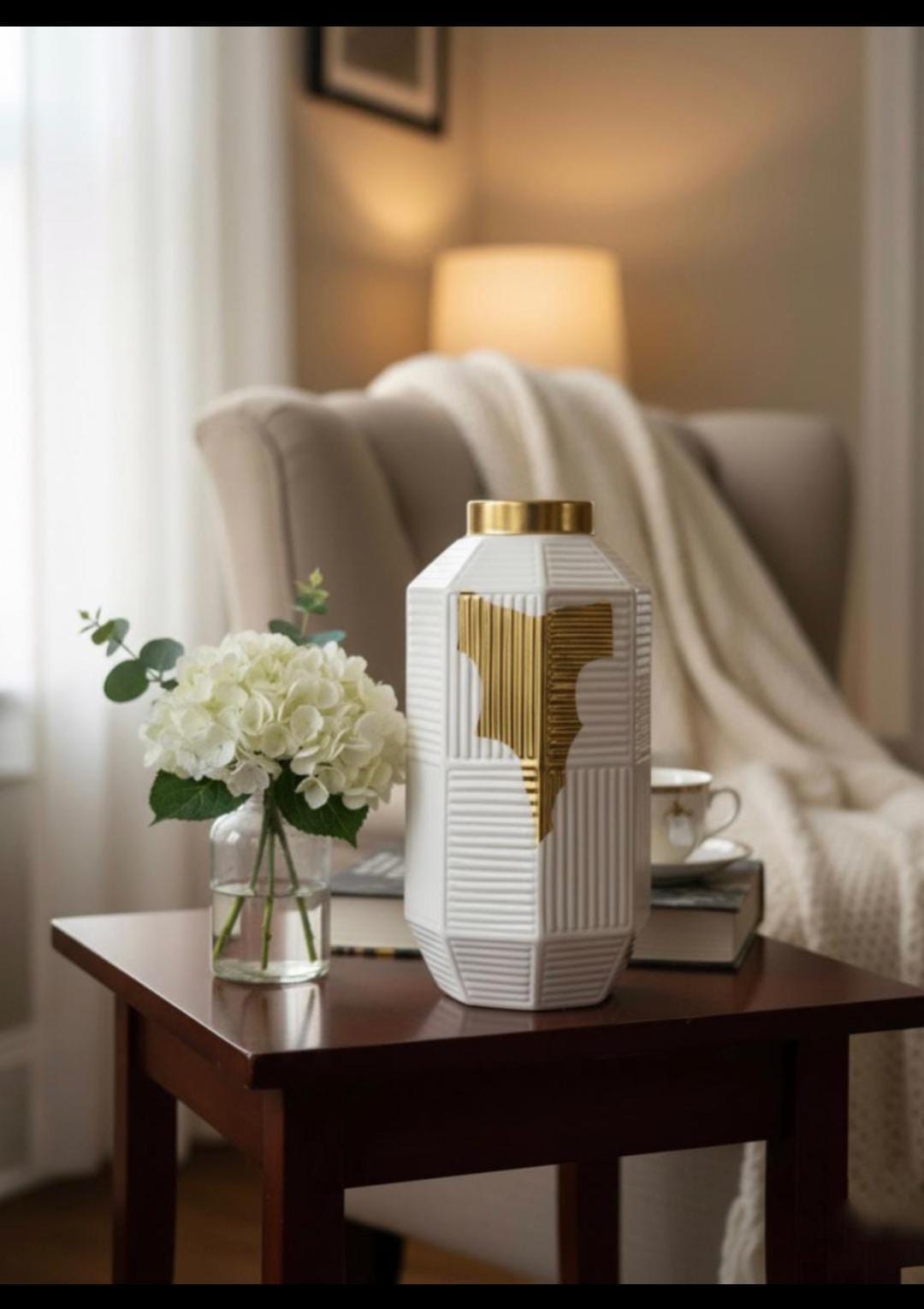 DECORATIVE CERAMIC FLOWER VASE