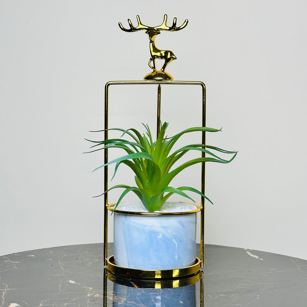 PALNTER WITH DEER STAND