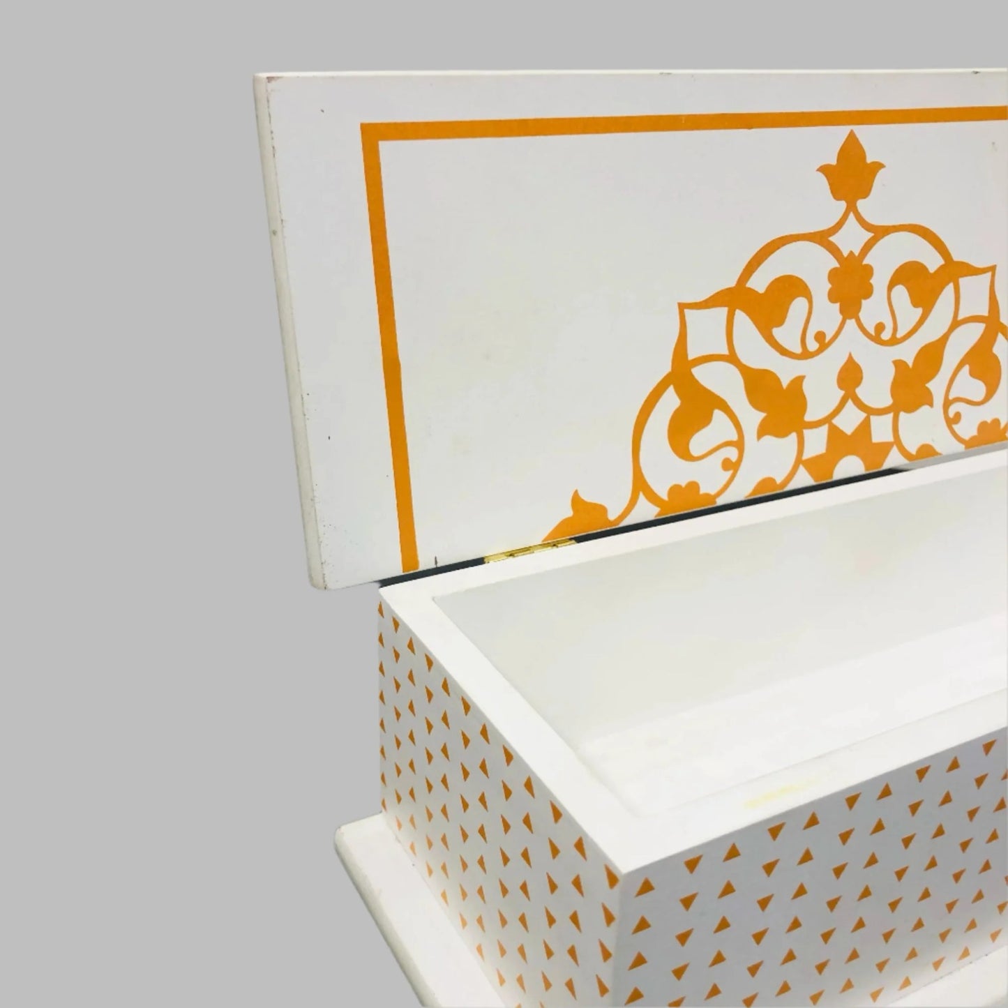 TRADITIONAL WOODEN JEWELRY BOX