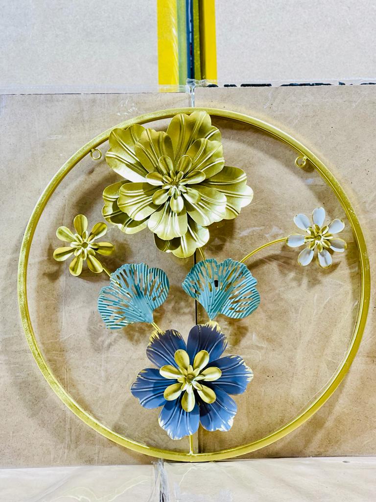 METALLIC ROUND BLUE FLORET WALL HANGING