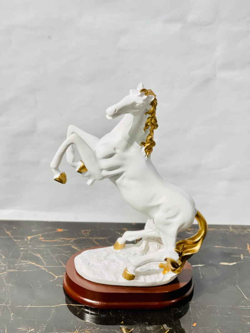 DISCERNING WHITE HORSE SCULPTURE