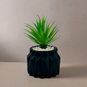 BLACK TEXTURE POT PLANTER