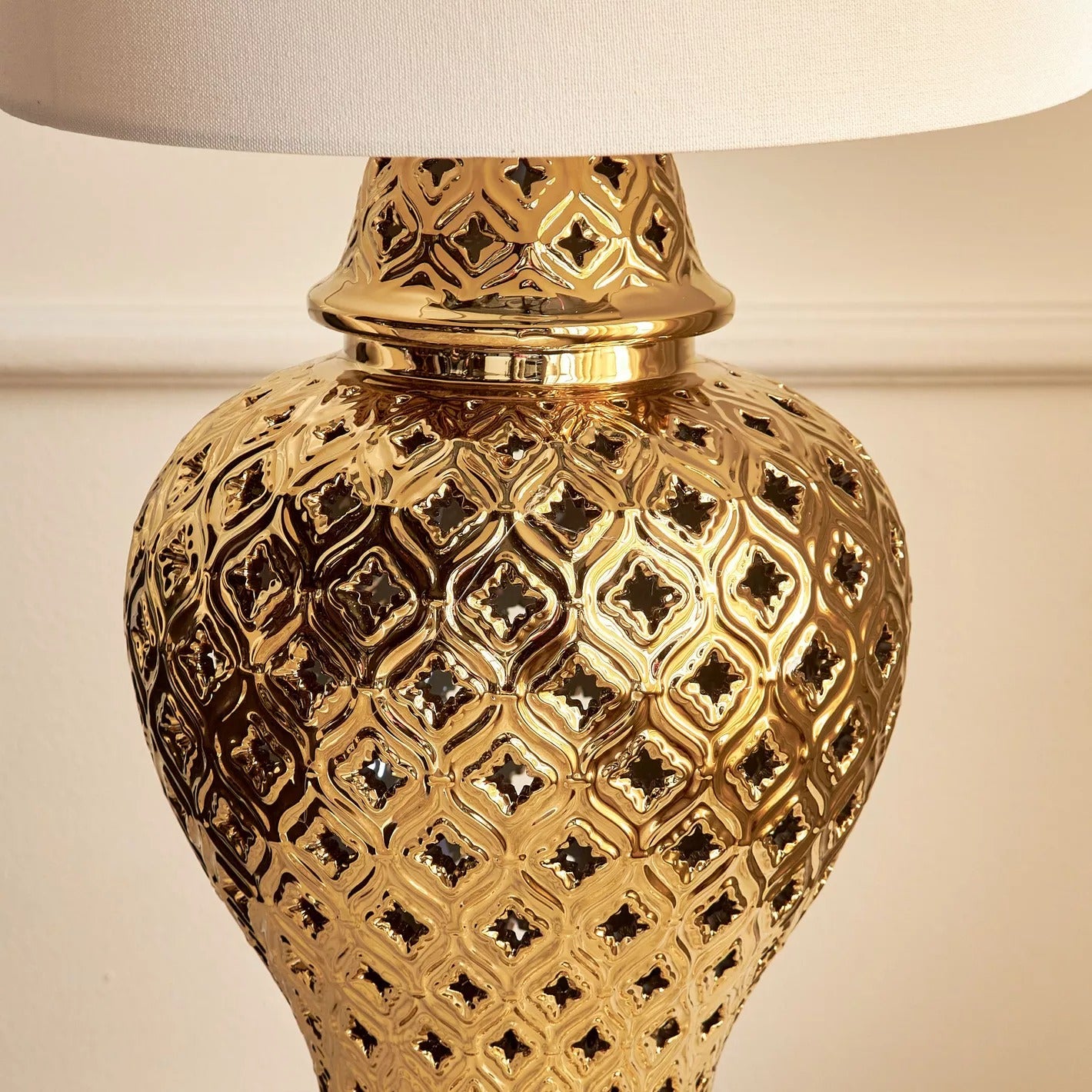 LUXURY TABLE LAMP WITH SHADE