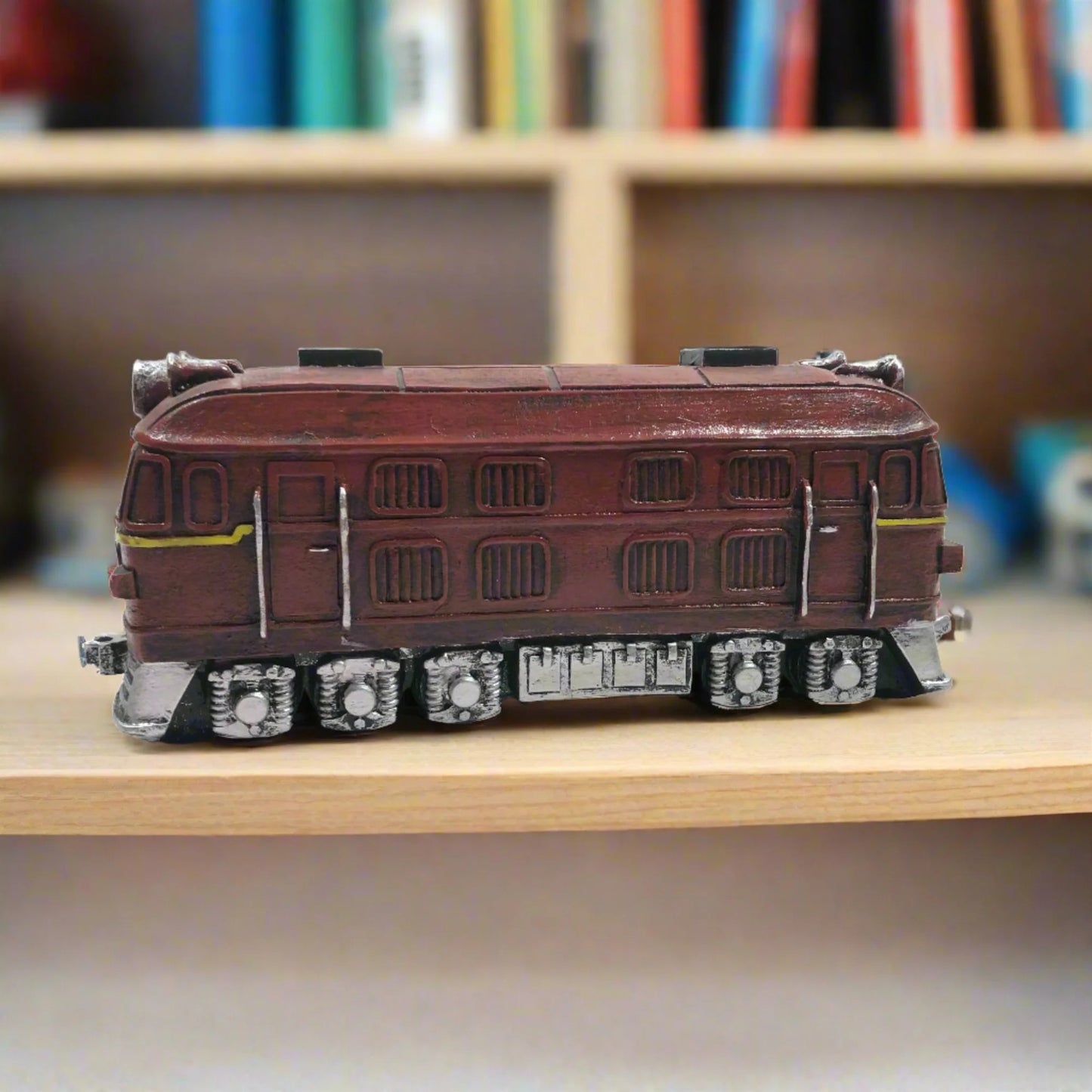 RESIN OLD TRAIN ENGINE