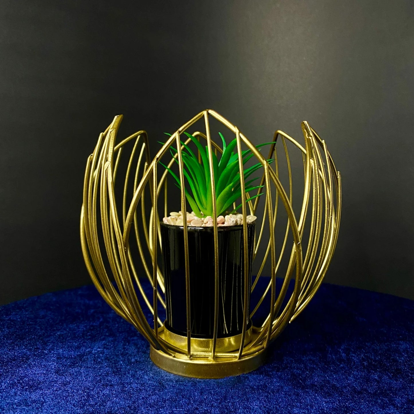 SPIKE DESIGN METALLIC PLANTER IN POT