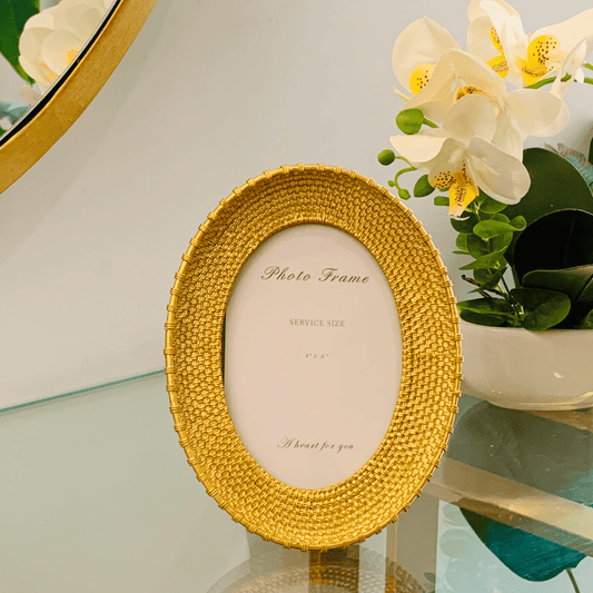 OVAL GOLDEN PHOTO FRAME