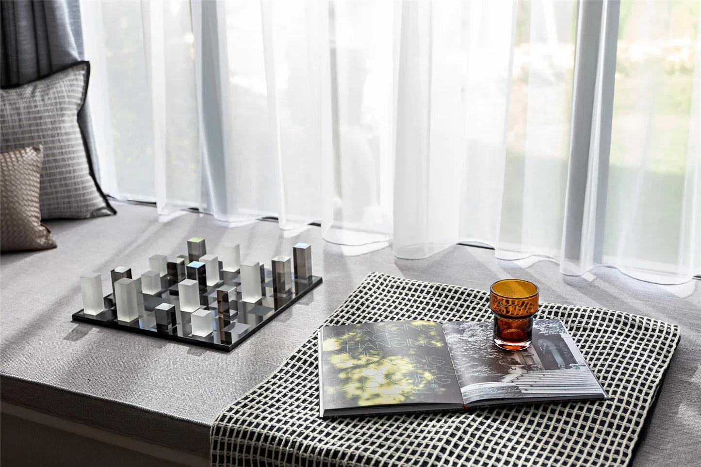 TIZO FROSTED GLASS CHESS SET