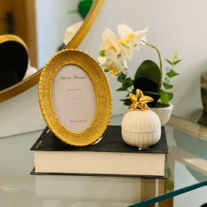 OVAL GOLDEN PHOTO FRAME